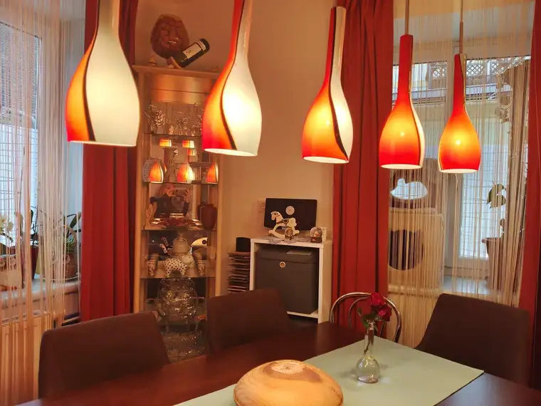Top verpachtetes Cafe mit Zimmervermietung + exklusives Wohnhaus mit Innenhof + riesigem Stadl mit schönem Garten