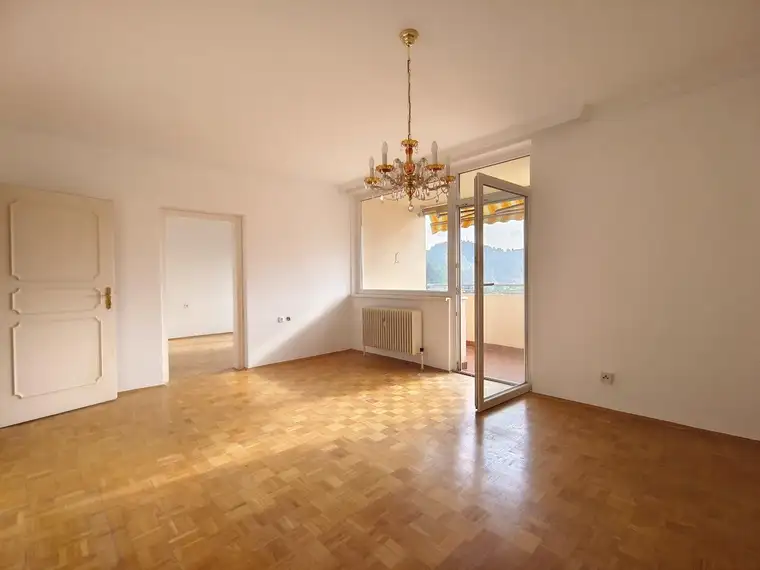 Helle 2-Zimmer-Wohnung mit Loggia &amp; Fernblick