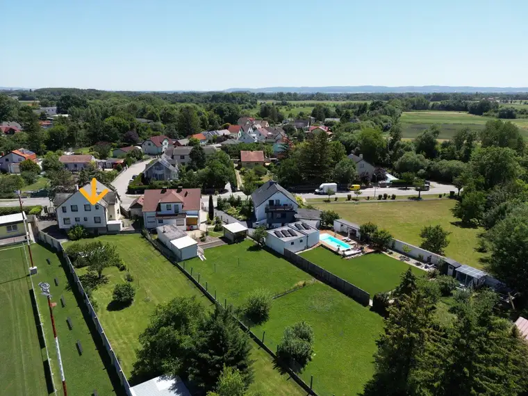 Zwei Doppelhaushälften mit Charakter und Potenzial – Rarität auf großem 2027 m² Baugrundstück