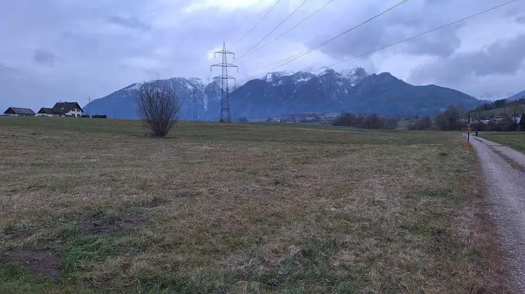 Bauland in Toplage von Trofaiach – 1.600 m² mit genehmigtem Bungalow, Garage &amp; Pool