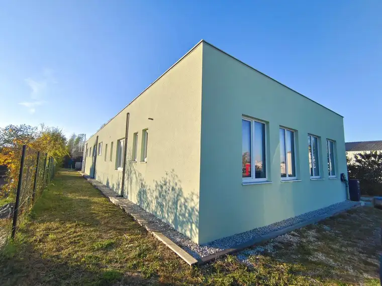 Betriebsstandort mit großzügiger Werkstättenhalle und Büroflächen auf 3.500 m² Industriegrundstück