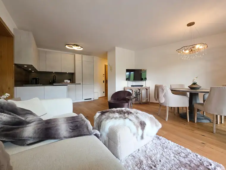 Vollmöblierte Designerwohnung mit XL-Terrasse