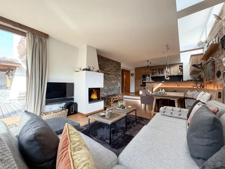 Manuel Anibas, Anibas Immobilien