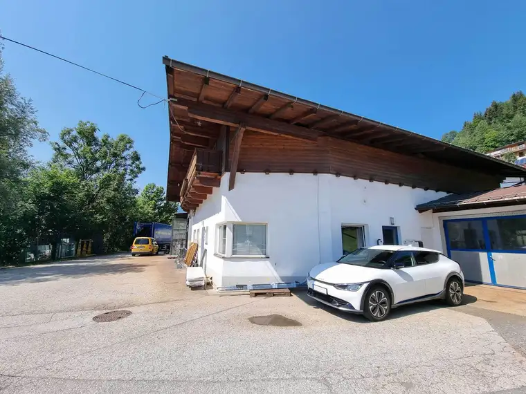 Gewerbeliegenschaft mit 83m2 Wohnung