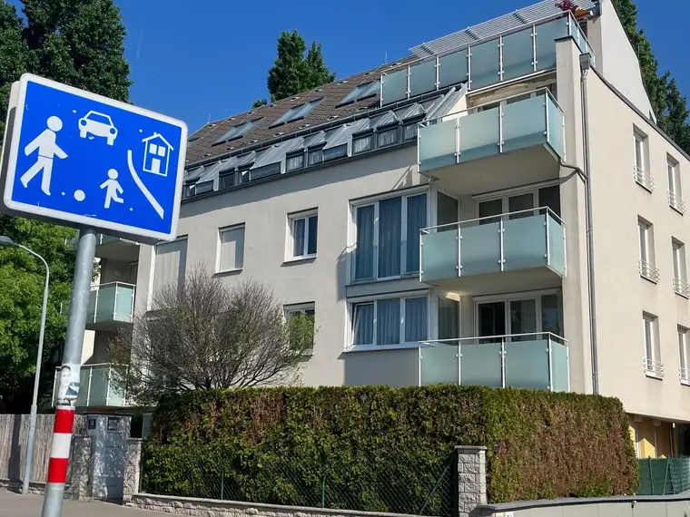Helle moderne 3-Zimmer Wohnung mit Balkon und Tiefgarage in Ruhelage mit exzellenter Infrastruktur