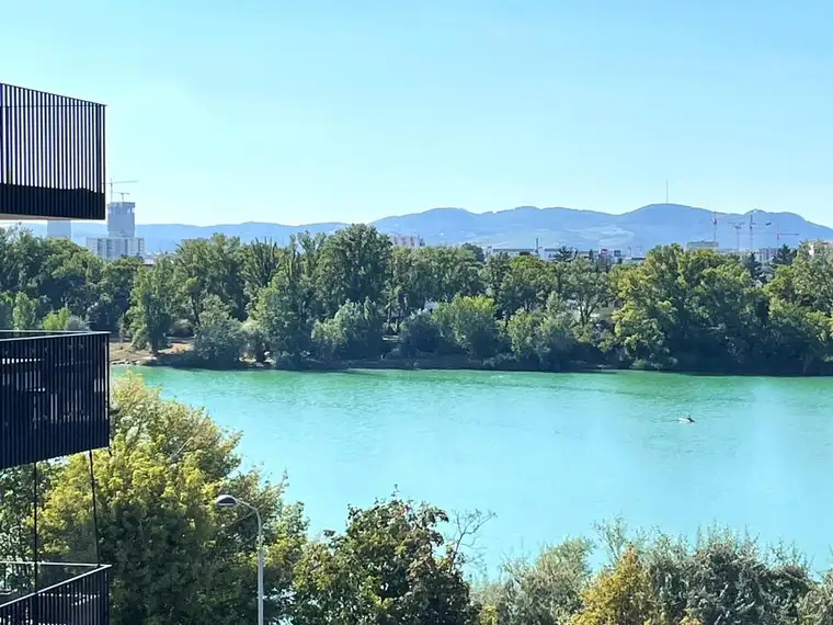 Moderne 2 Zimmerwohnung mit Balkon am Hirschstettnerteich