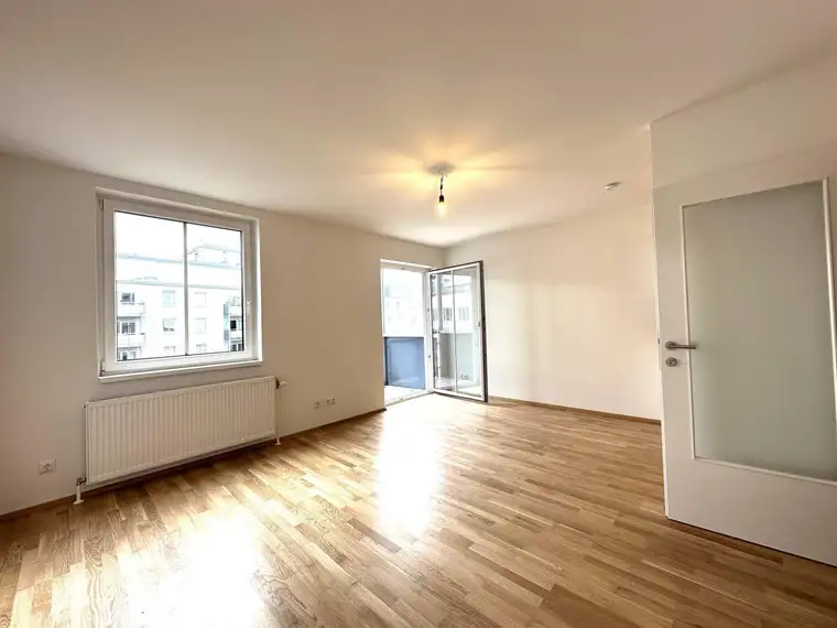 Sanierte Single-Wohnung in Ruhelage mit Loggia, schöne Küche und Abstellraum | Nähe U6