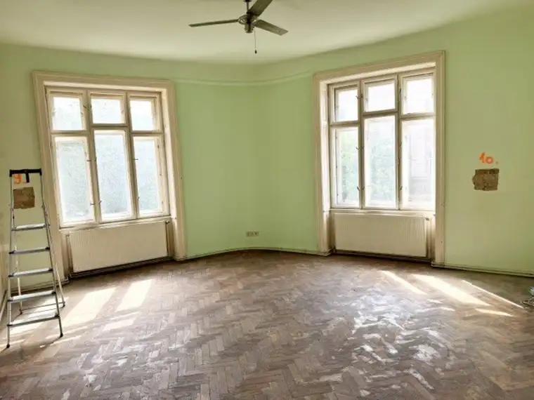 Tolle Gelegenheit: Sanierungsbedürftige Altbauwohnung in zentraler Lage - zum Top Preis