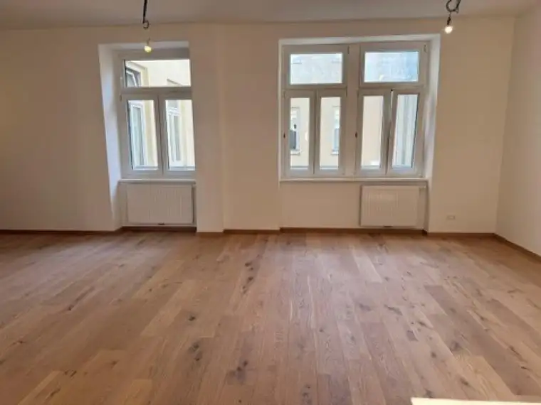Top sanierte 3-Zimmer-Wohnung mit genehmigtem Balkon ( U-Bahn)