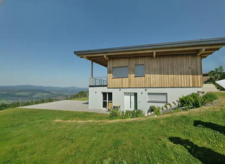 Traumhafte Weitsicht – modernes Holzriegelhaus mit Ausbaupotenzial für zusätzliche Apartments - 2 Wohneinheiten