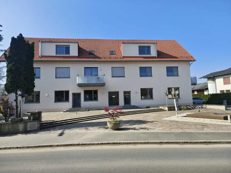 Hochwertiges Renditeobjekt mit 9 Wohnungen, Arztpraxis &amp; Gastronomie – € 134.500,- Jahresnettoertrag