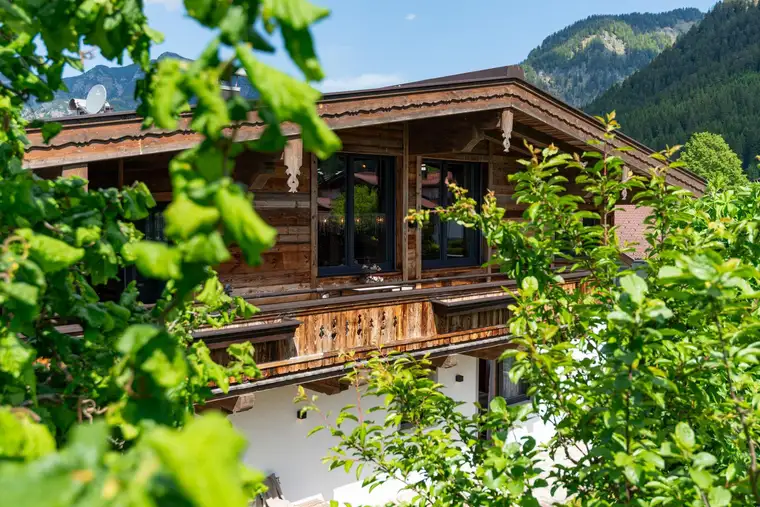 Leben, wo andere Urlaub machen. Wohnen im Chaletstil