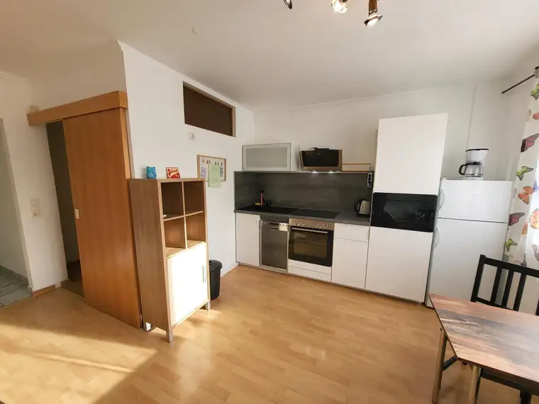 Sanierte 1,5 Zimmer-Whg. komplett möbliert nähe Hauptbahnhof, von privat