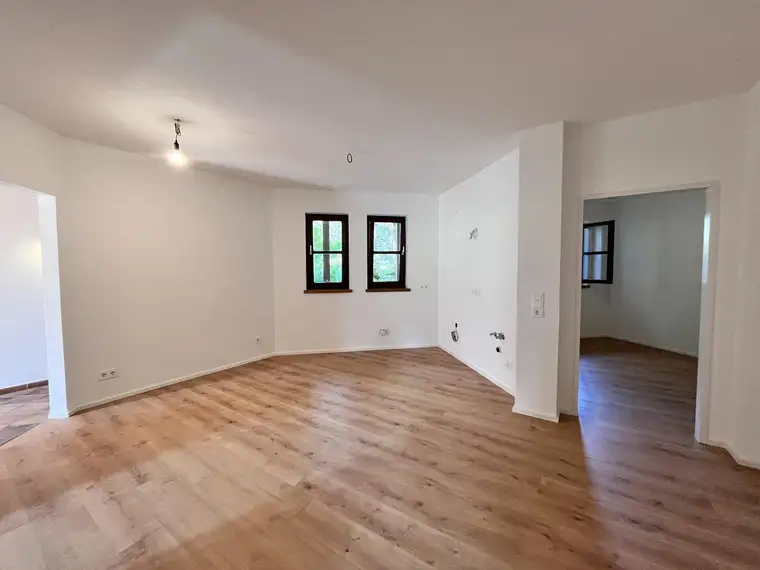 Ihre gewerbliche Zukunft in einer sanierten, hellen und einladenden Atmosphäre!