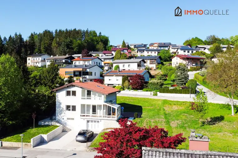 Vielseitiges Wohnen mit Weitblick in Scheibbs - Zwei Wohneinheiten, großzügiger Garten, Terrassen &amp; unverbaubarer Blick über die Stadt