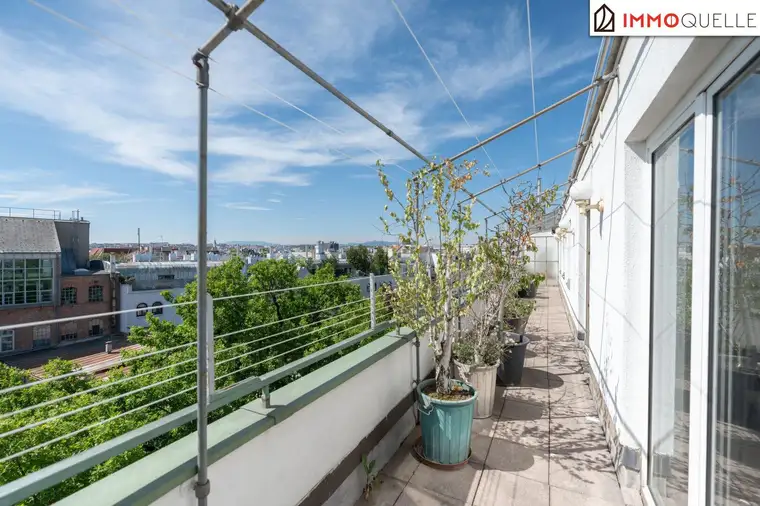 Über den Dächern Wiens - Großzügige 4-Zimmer-Dachgeschosswohnung mit Lift, zwei sonnigen Terrassen und absoluter Ruhelage nahe der Mariahilfer Straße