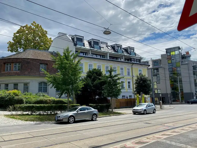 Neuwertige Balkon-Wohnung bei der *Hohen Warte* - Heller Wiener Altbau-Charme - sofort beziehbar