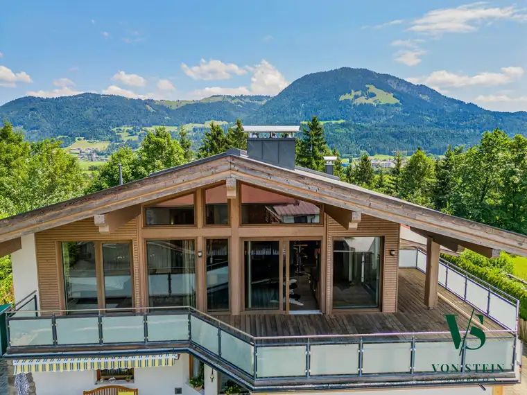 Alpiner Wohntraum nahe Kitzbühel – exklusive Dachgeschosswohnung mit Panoramaterrasse und Hornblick
