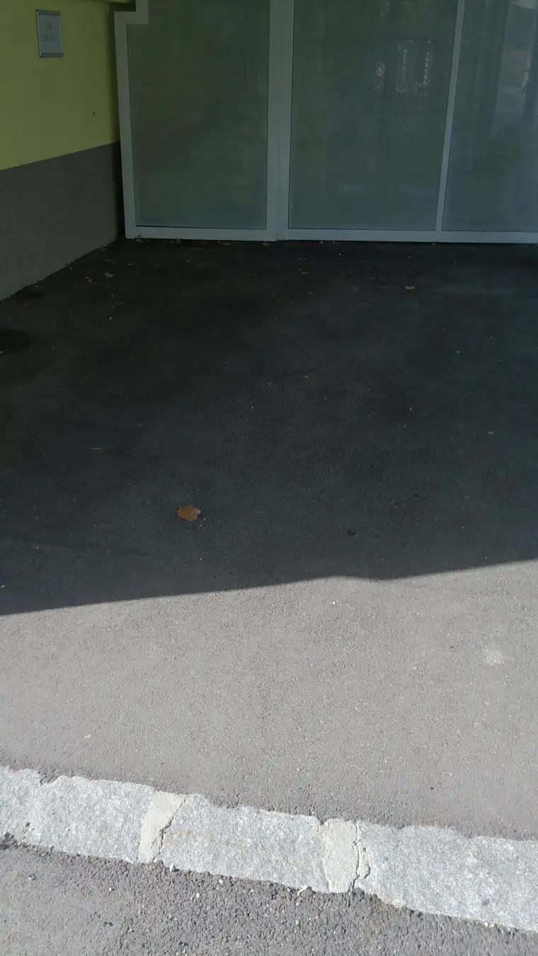 Außenabstellplatz direkt beim Bahnhof Stockerau G24
