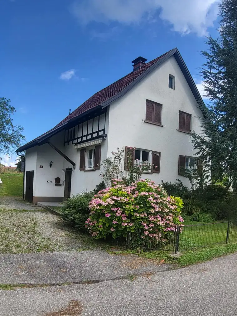 Liegenschaft mit Entwicklungspotenzial – direkt an der Schweizer Grenze