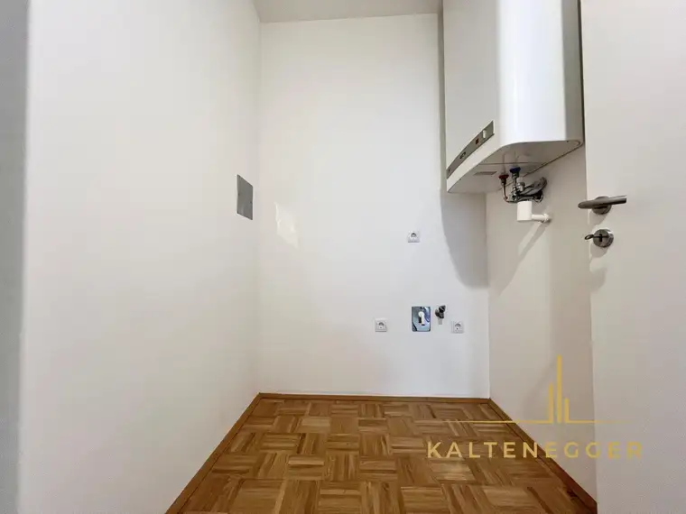 Erstbezug nach Sanierung: Tolle 4-Zimmer Wohnung mit großem Balkon, TG-Platz anmietbar