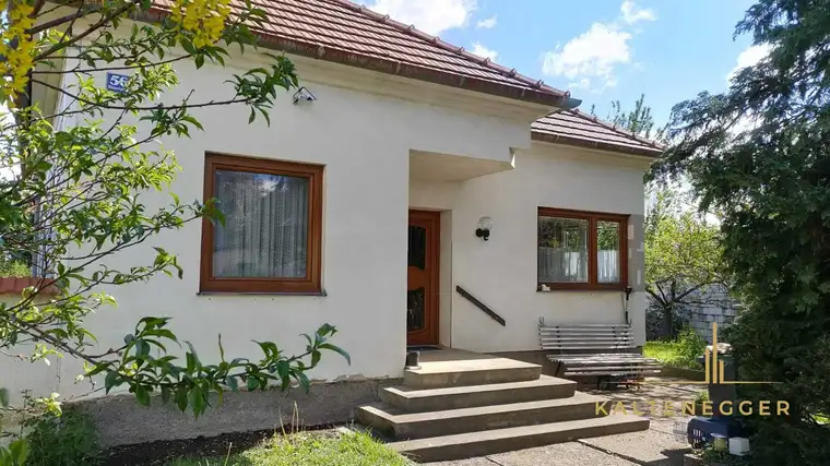 Idyllisches Grundstück mit Althausbestand