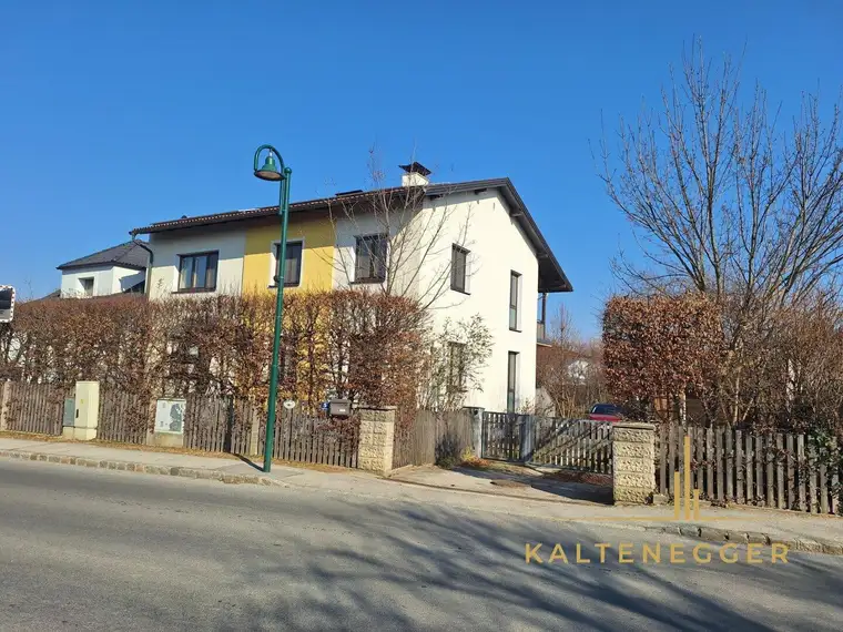 Geräumiges Einfamilienhaus mit 2 Wohneinheiten und großem Grundstück