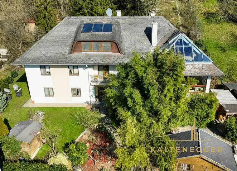 Klosterneuburg: Großzügiges Anwesen mit 2 Wohneinheiten, Indoorpool und 3.606 m² Grundstück