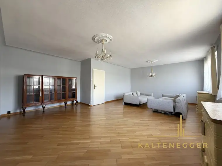 Großzügige 115 m² Eigentumswohnung im 5. Liftstock mit Gestaltungspotenzial