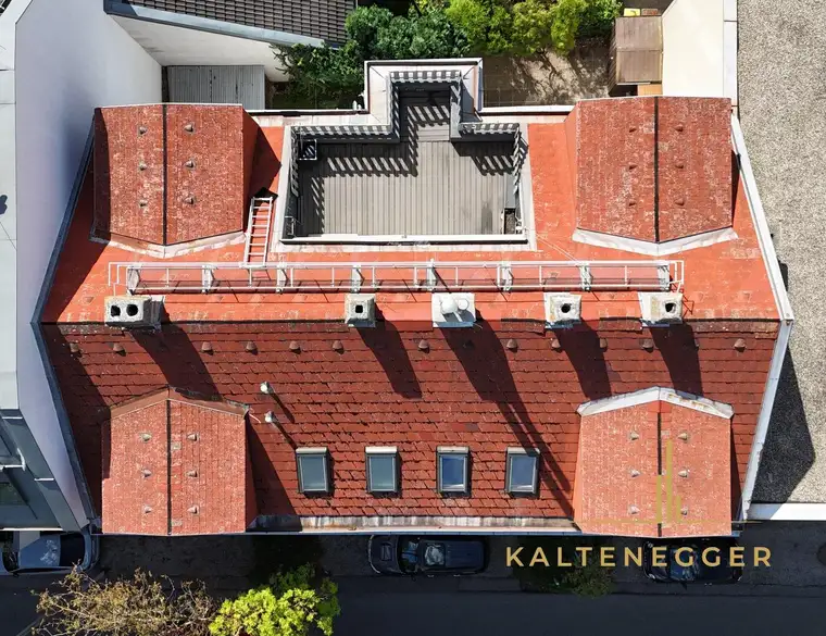 WOHLFÜHLOASE mit Dachterrasse und Garten: 4-Zimmer-Wohnung mit tollem Ausblick