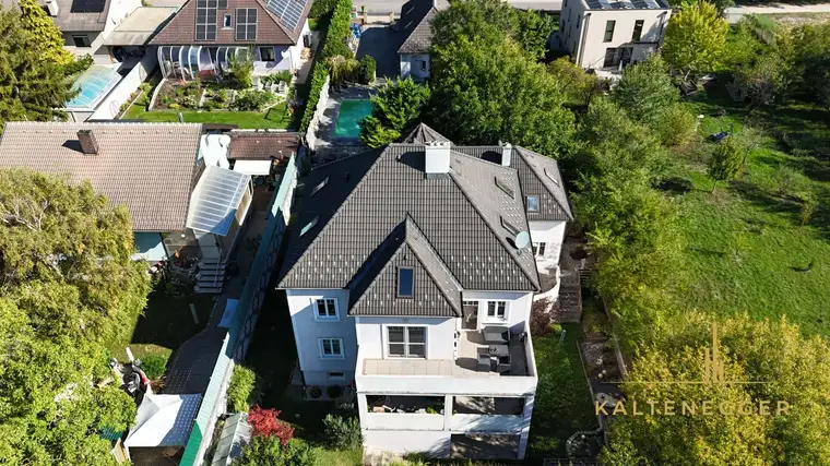Wohlfühloase in absoluter Ruhelage mit 3 Wohneinheiten + Garage + Swimmingpool