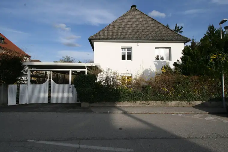 Kärnten / Villach: Einzigartige Villa mit Pool in zentraler Lage