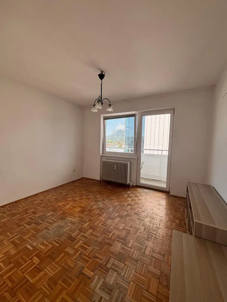 Garconniere mit getrennter Küche und Balkon
