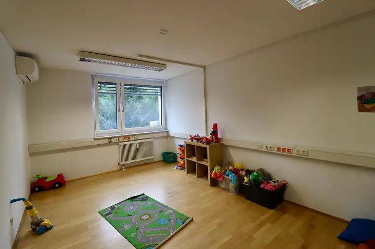 Schallmoos: Moderne Büroeinheit mit effizienter Raumaufteilung in saniertem Gebäude
