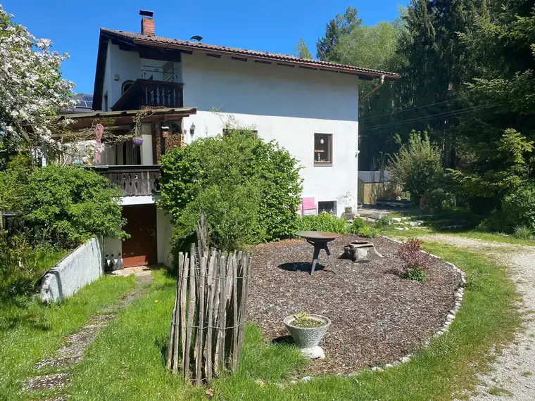 Einfamilienhaus in Bürmoos mit großem Garten und Potential