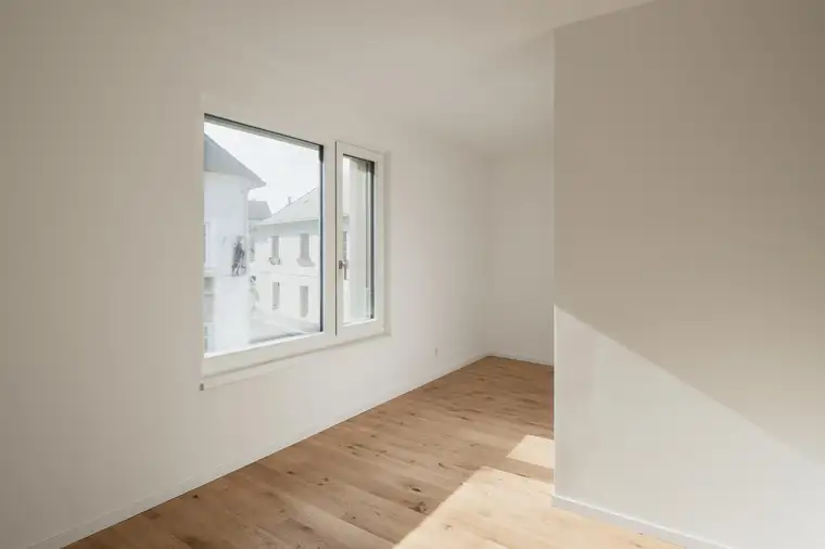 Grüne Ruhe trifft kühlen Komfort - Ihre Stadtvilla mit Ausblick