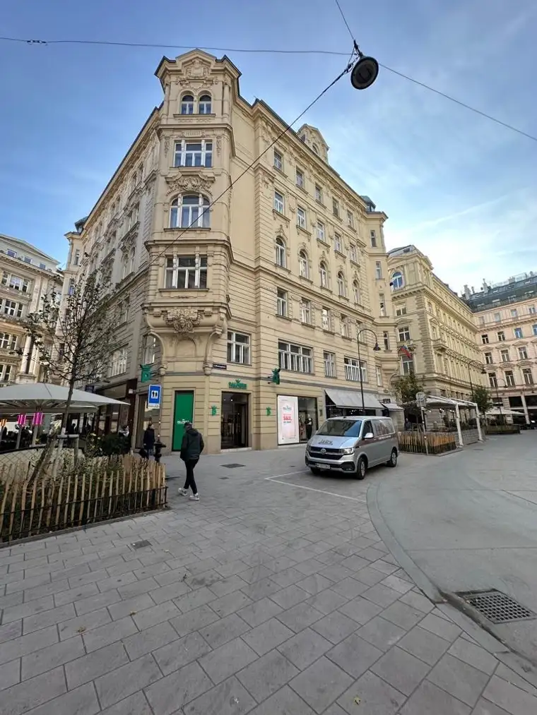 TOP ECKLOKAL direkt am Petersplatz!