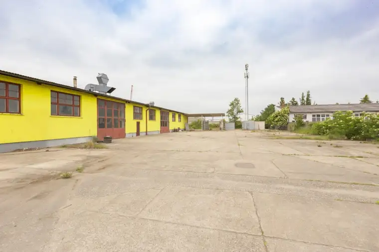 Kupferschmiedgasse - 5.919,00m2 großes Gewerbeobjekt mit Lagerhalle und Büro