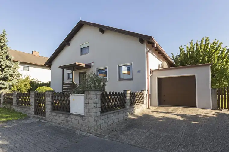 Wasserstraße - renovierungsbedürftiges Einfamilienhaus mit Garage