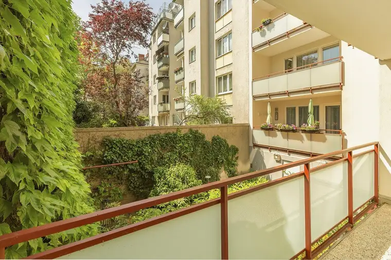 Camillo-Sitte-Gasse - Erstbezug nach Generalsanierung, 5 Zimmer Neubau mit hofseitiger Loggia
