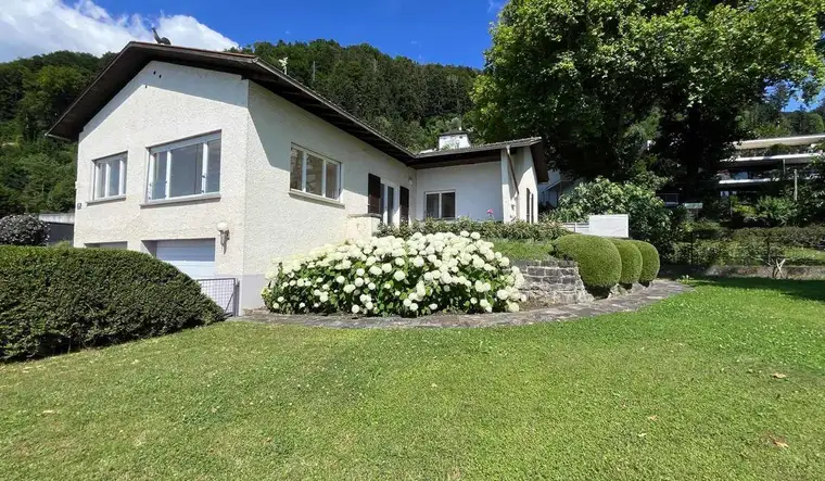 Sanierungsbedürftiges Haus am See