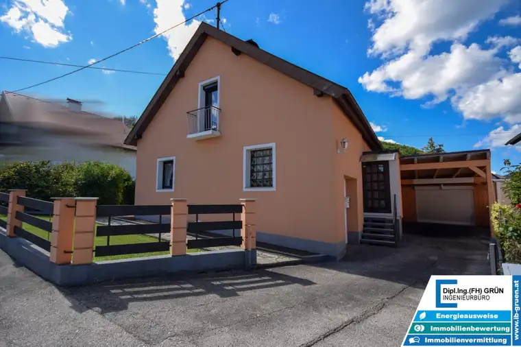 Pinsdorf bei Gmunden: gepflegtes EFH mit Garten, Carport &amp; Kachelofen