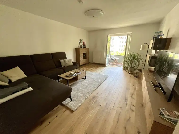 Top-Lage bei Uni &amp; Klinik: Moderne Wohnung mit Lift und sonnigem Panorama-Balkon