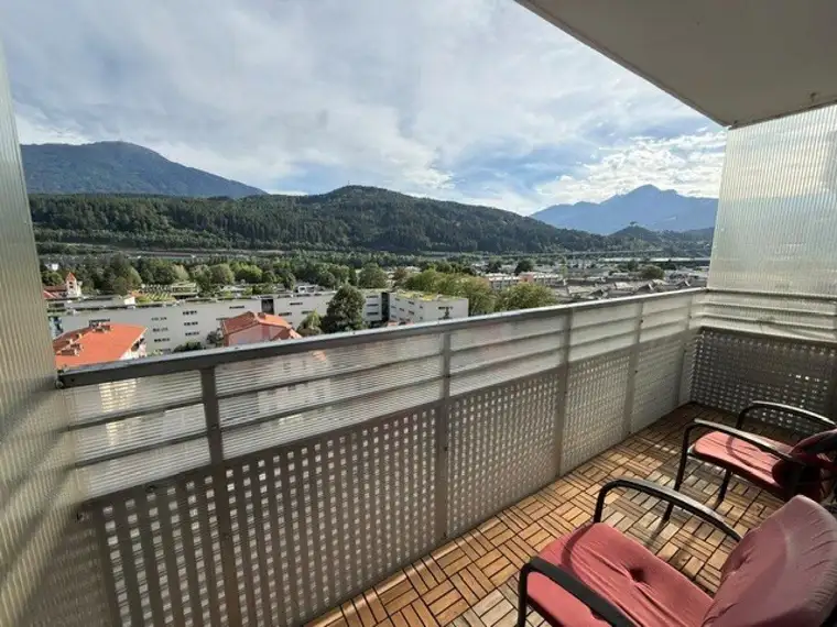 Sonnige, gut geschnittene 2-Zi. Dachgeschoßwohnung mit Balkon