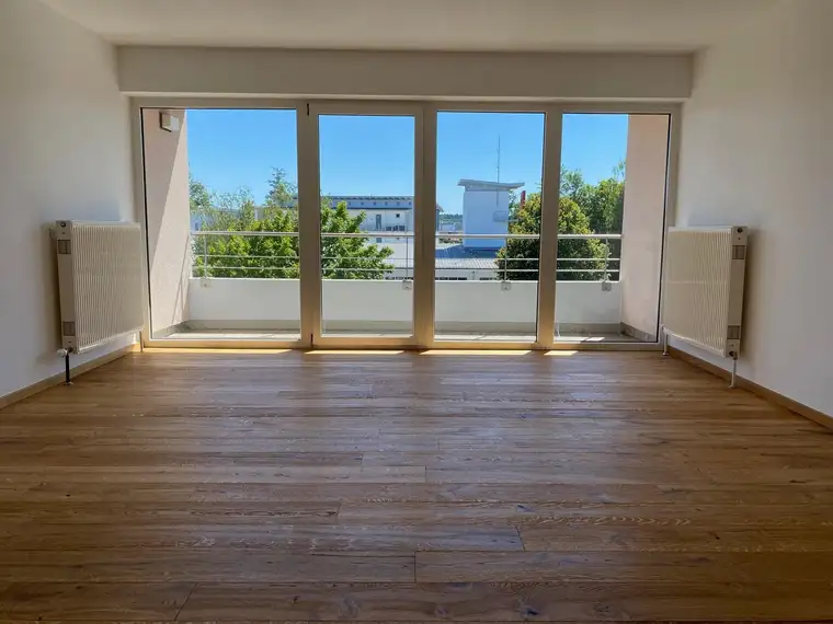 Schöne helle 3-Raum-Wohnung mit Loggia!Bahnhofsnähe!