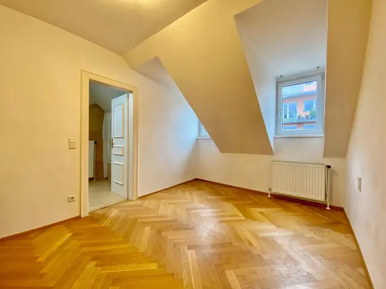 Gemütliche 2-Raumwohnung mit Einbauküche direkt beim Stadtplatz!