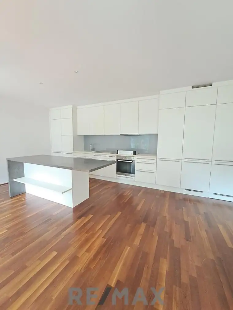 Zentrum Linz ***Hochwertige Wohnung*** mit großem Balkon und Parkplatz