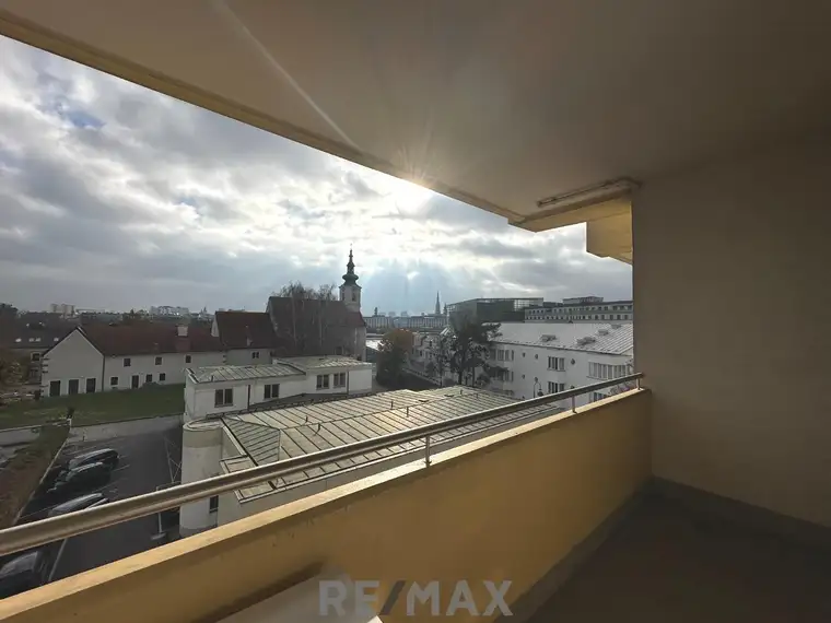 4-Zimmer Wohnung mit toller Aussicht auf die Donau / WG-geeignet