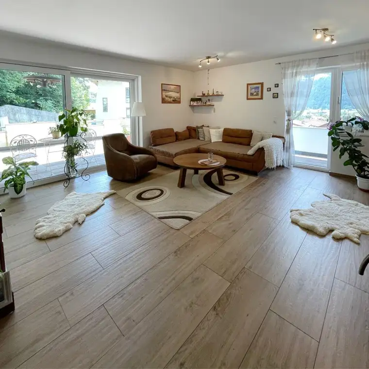 Luxuriöses 4-Zimmer-Wohnung mit 145 m² Wohnfläche, 2 Terrassen, Balkon &amp; Garage in Bruck am Ziller zu verkaufen!