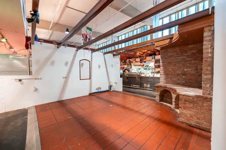 Verkaufsfläche in der Markthalle zu vermieten (E17)